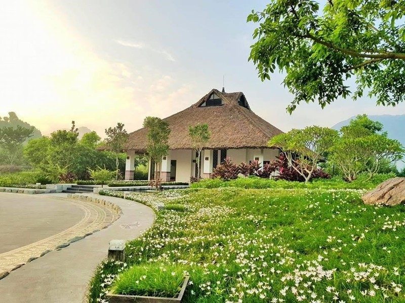 resort hoa binh