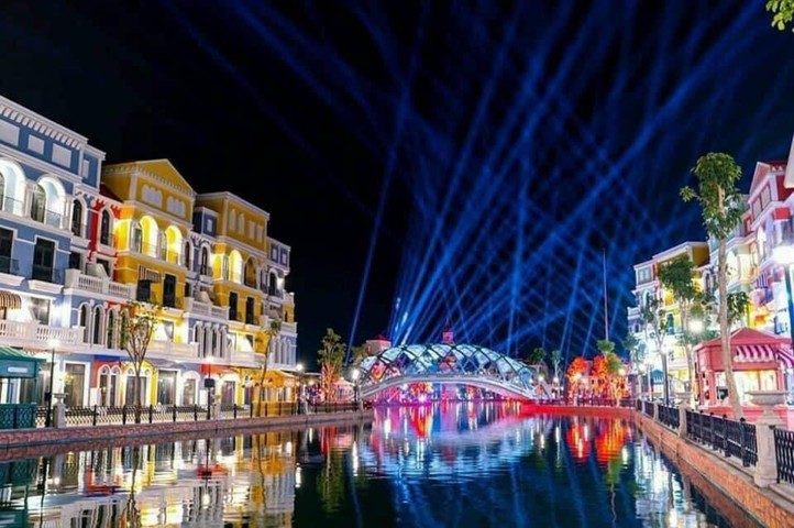du lich ha noi ve dem