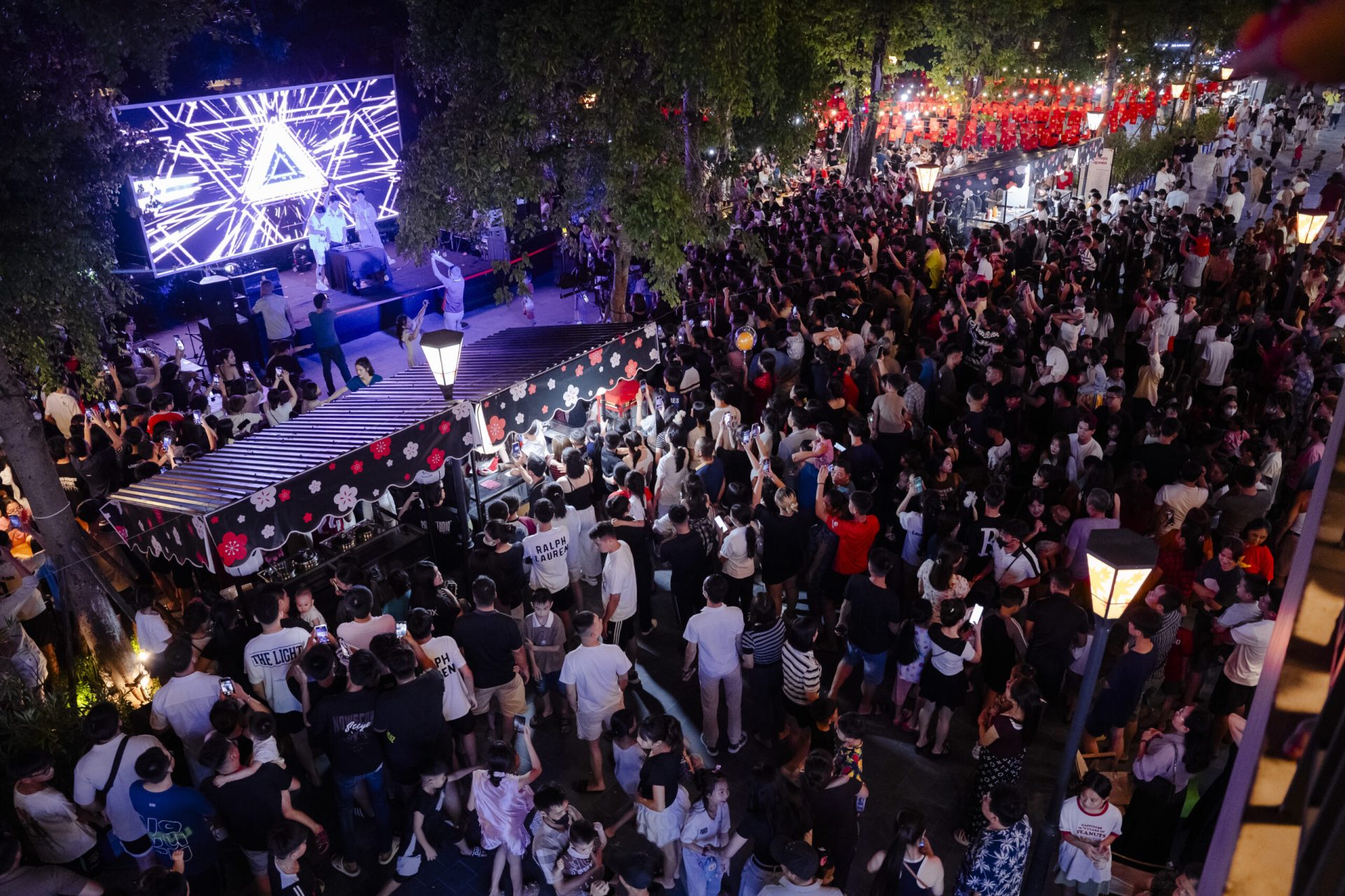 DJ Lê Bảo x Nam Per Bùng nổ DJ Night tại Lynntimes Thanh Thủy