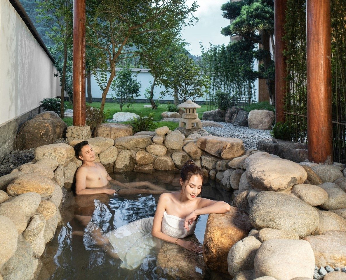 Review Tắm khoáng nóng Quảng Ninh: điểm tắm onsen đẹp, sạch và thư giãn