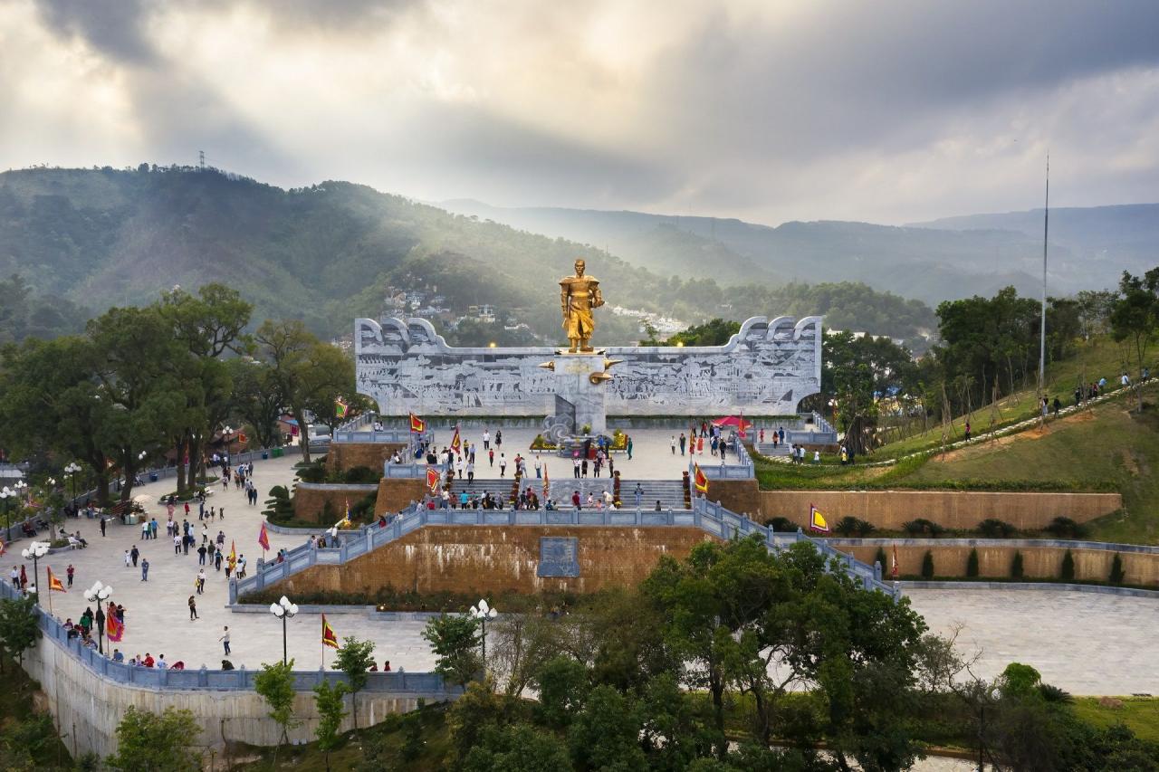 Khu di tích Đền Cửa Ông - Điểm linh thiêng nổi tiếng đất Mỏ