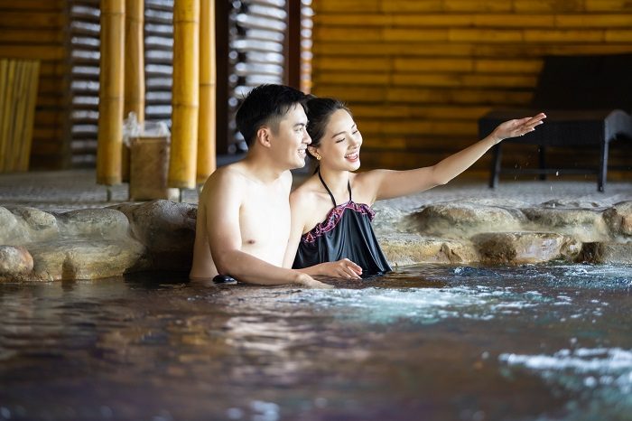 Review Tắm Suối Khoáng Nóng Bản Hốc A-Z: Giá Vé, Lợi Ích