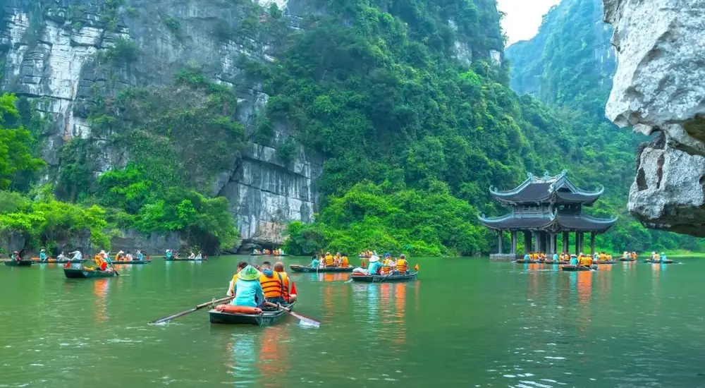 Top 15+ Điểm Du Lịch Mùa Hè Gần Hà Nội Tránh Nóng Lý Tưởng Nhất